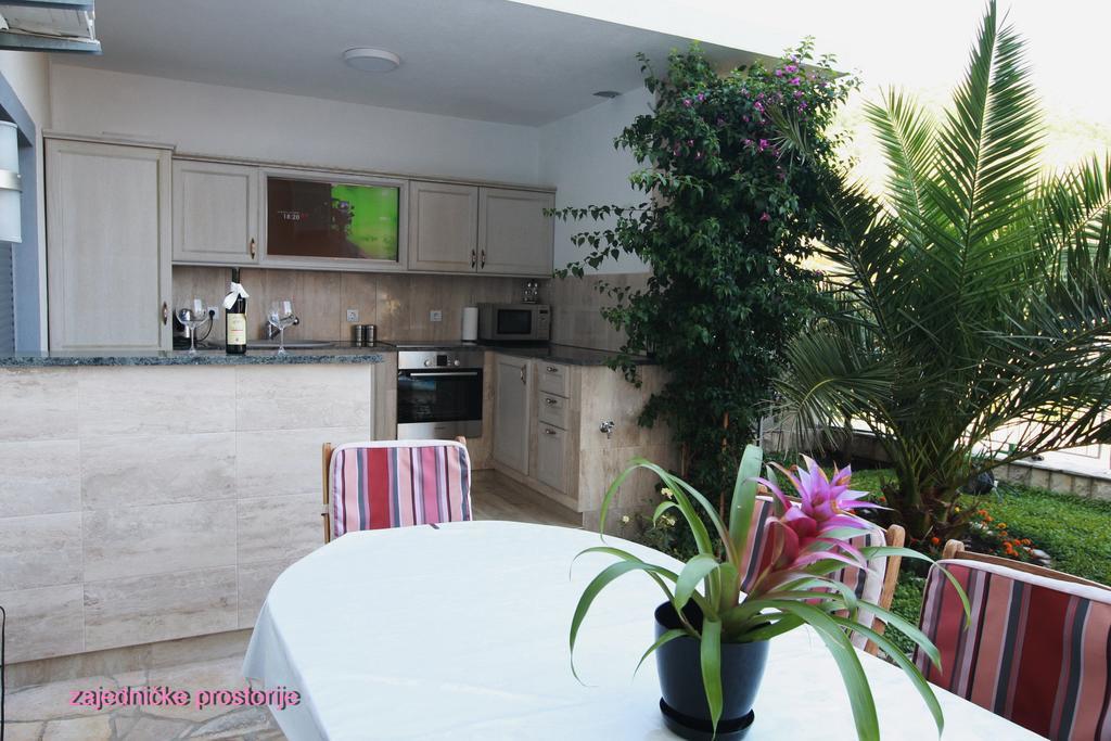 Montelux Apartment
