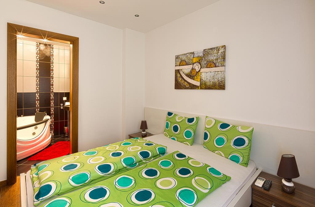 Montelux Apartment