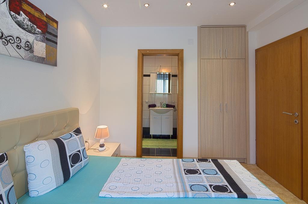 Montelux Apartment