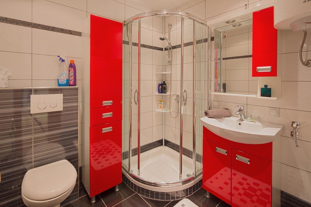 Montelux Apartment