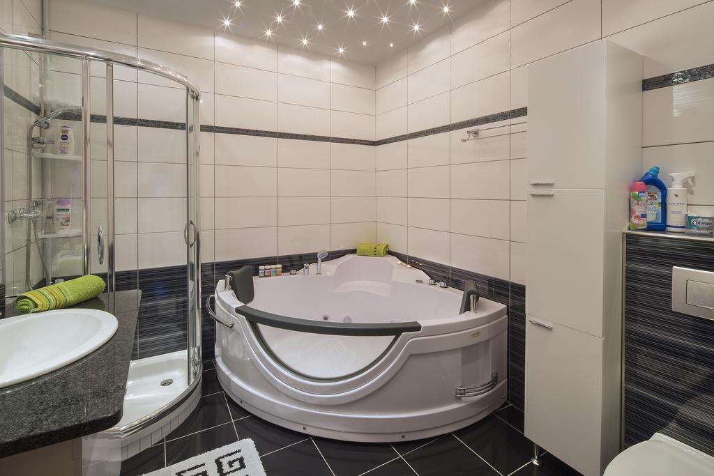 Montelux Apartment *