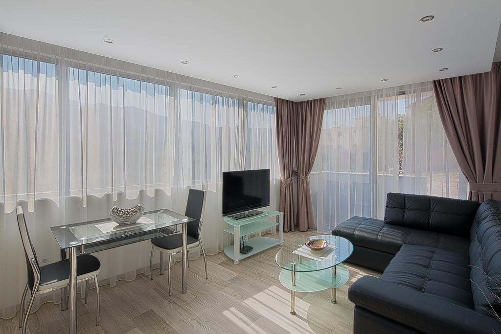 Montelux Apartment
