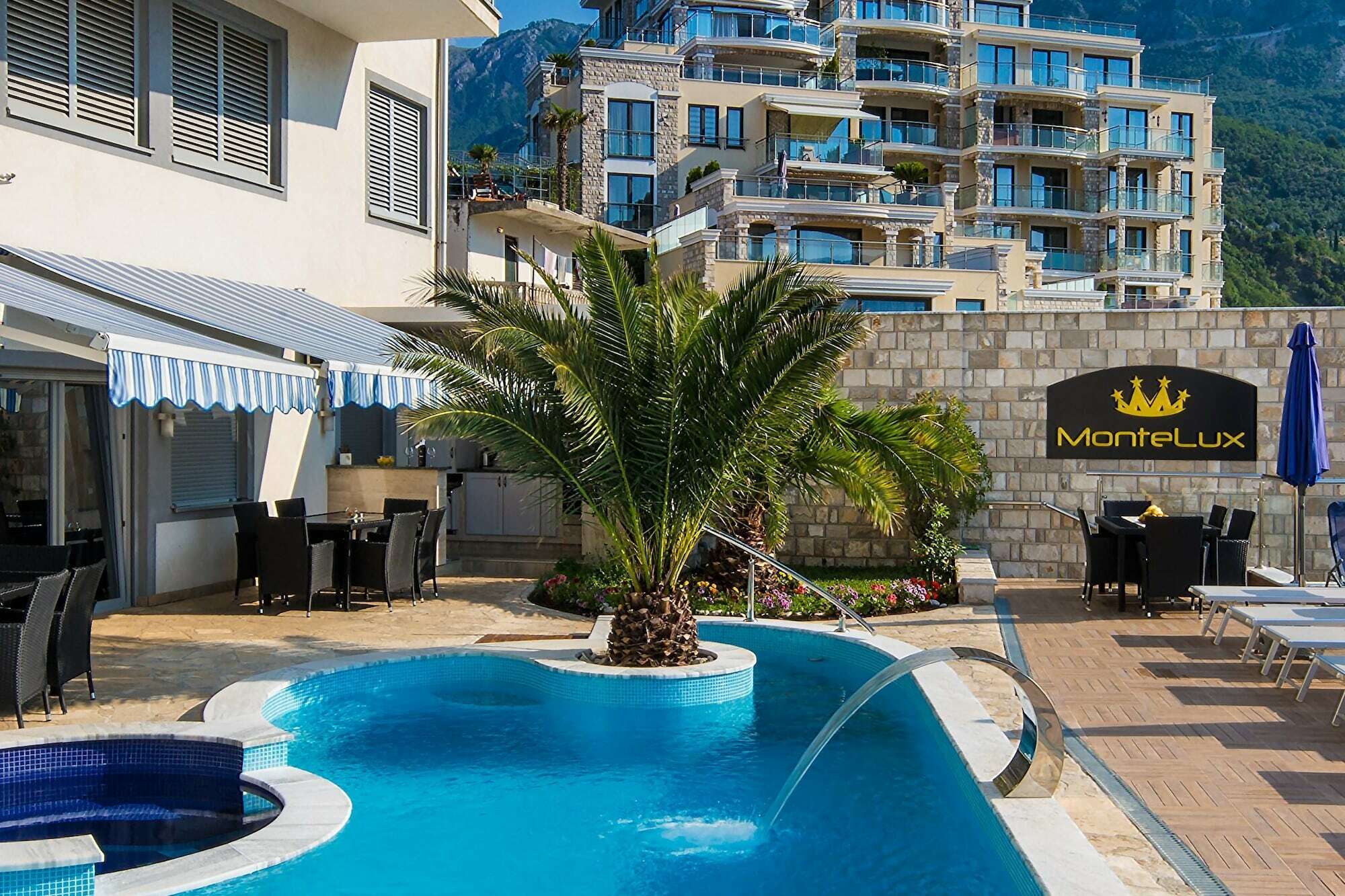 Montelux Apartment